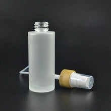 Charger l'image dans la galerie, 100 ml - Bouteille de luxe Bamboo en verre dépoli avec spray à brume fine - Essentials 4 oils
