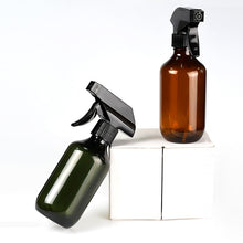 Load image into Gallery viewer, 300 ml - Bouteille en plastique vert avec vaporisateur - Essentials 4 oils
