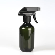 Load image into Gallery viewer, 500 ml - Bouteille en plastique vert avec Vaporisateur - Essentials 4 oils
